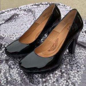 Black patent leather Sofft high heels